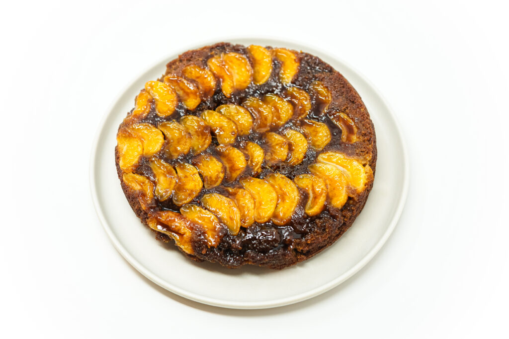 Ginger Snap and Mandarin Orange Upside-Down Cake with warm spices and a maple glaze. A zesty twist on a classic dessert!