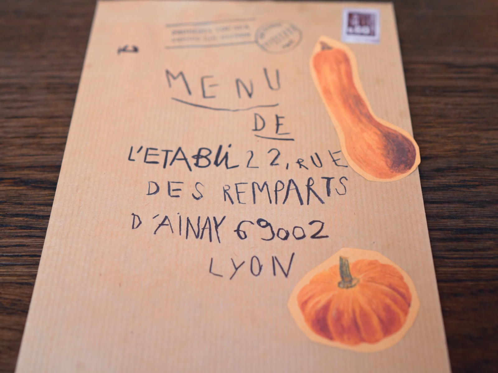 The handwritten, seasonal daily menu for L'Etabli restaurant in Lyon.