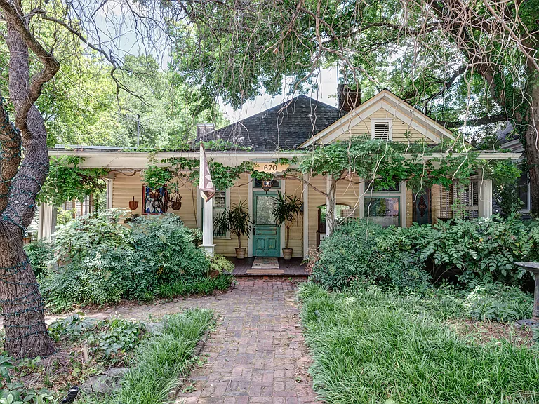 Historic Victorian home hosting Service @ Seven Volume 07 in Grant Park